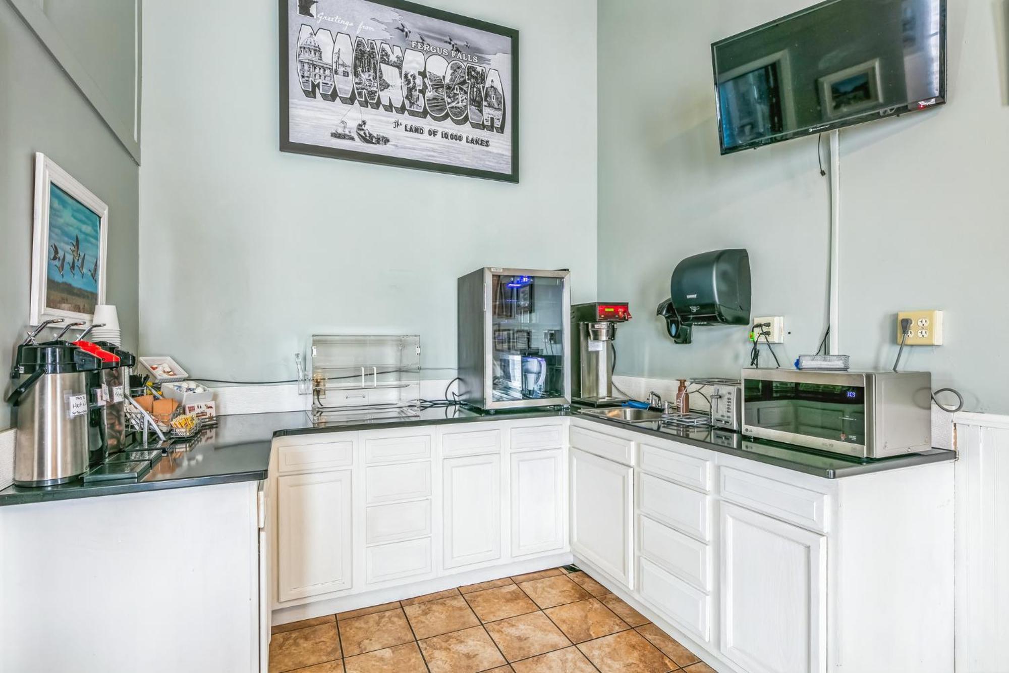 Hotel 8 Fergus Falls Bagian luar foto
