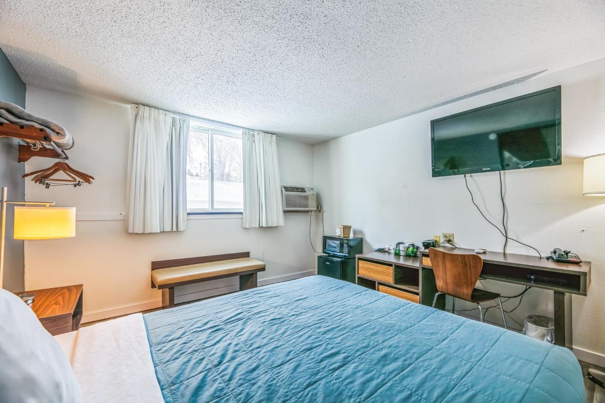 Hotel 8 Fergus Falls Bagian luar foto
