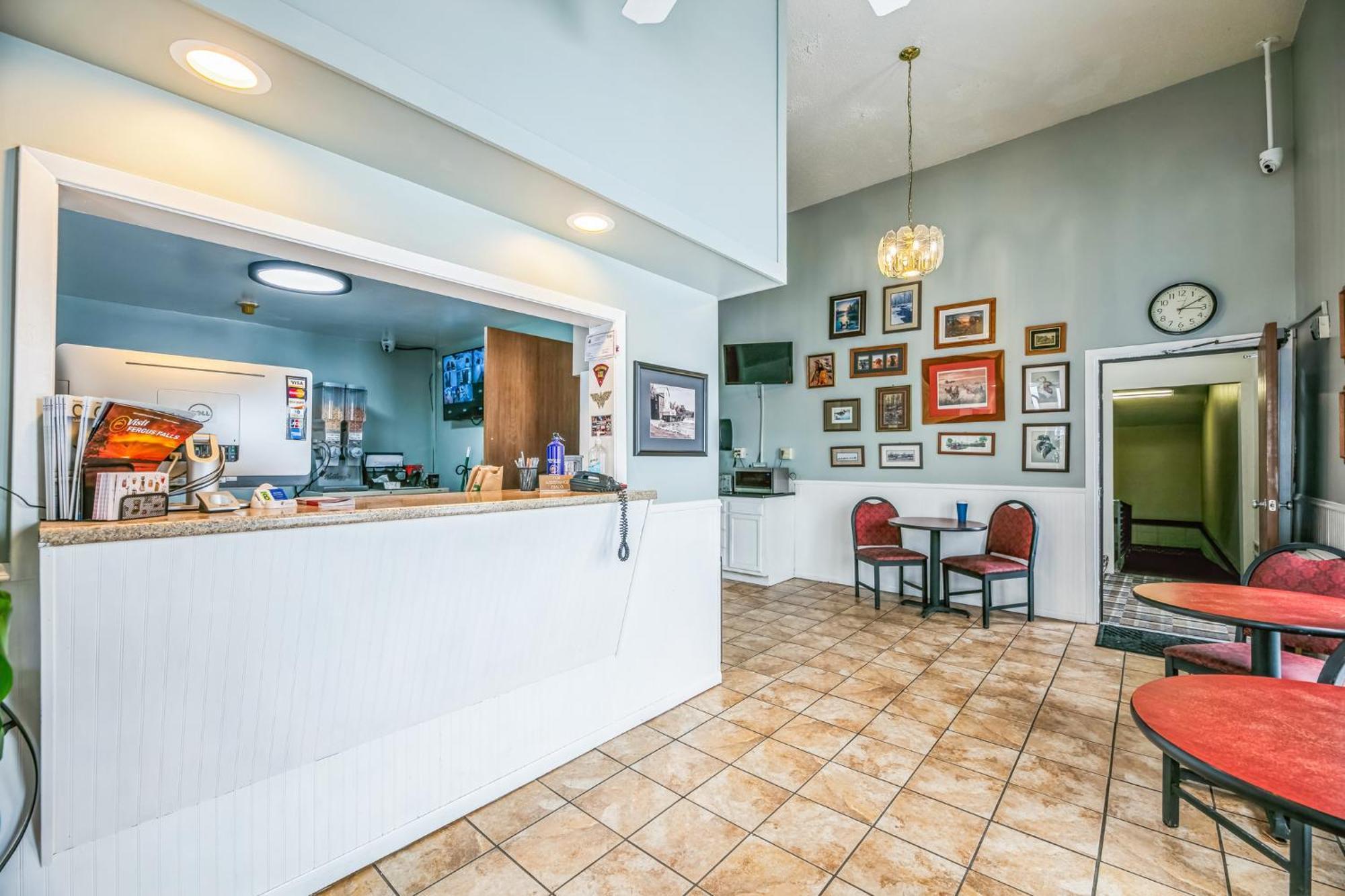 Hotel 8 Fergus Falls Bagian luar foto