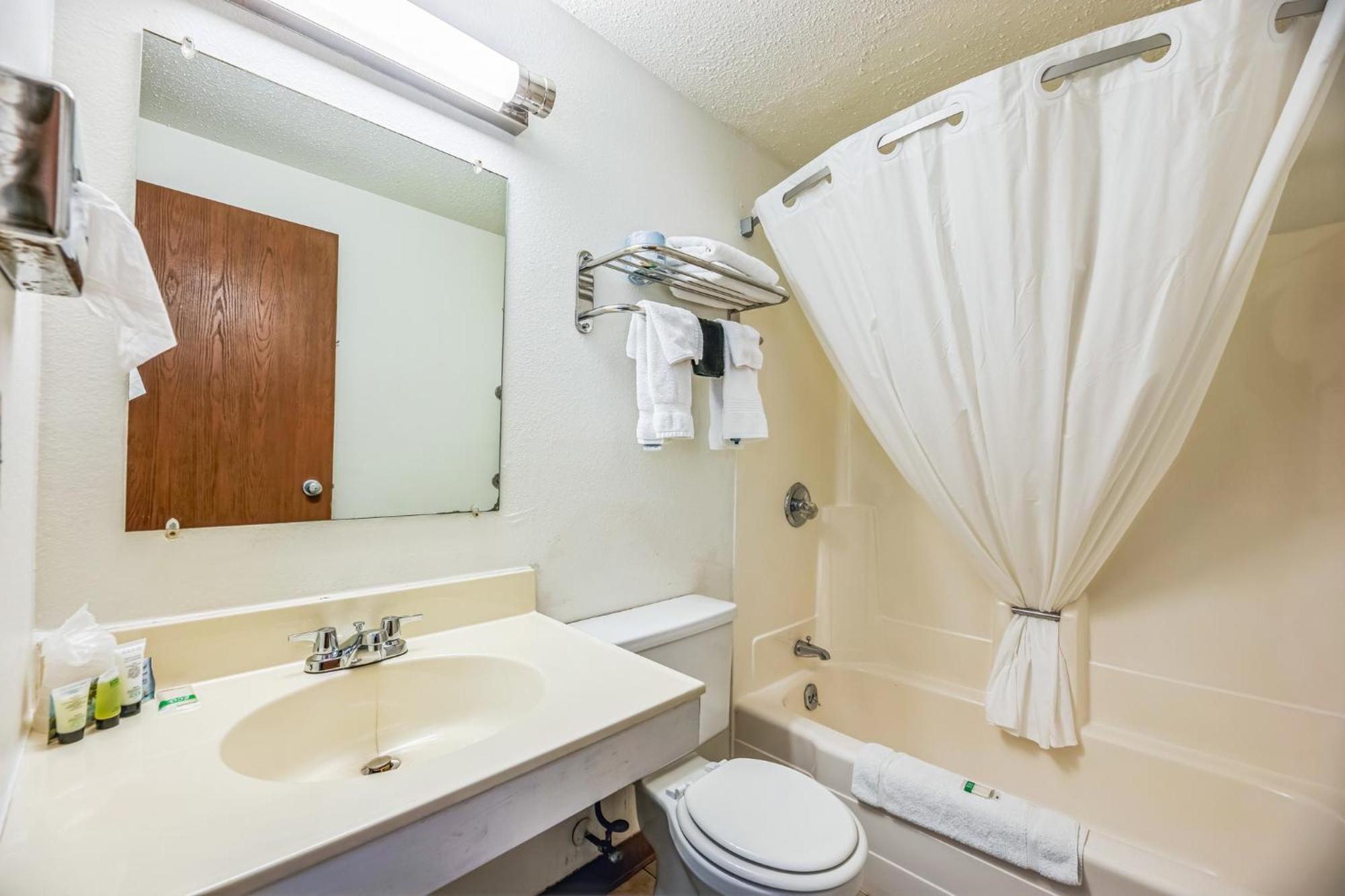 Hotel 8 Fergus Falls Bagian luar foto