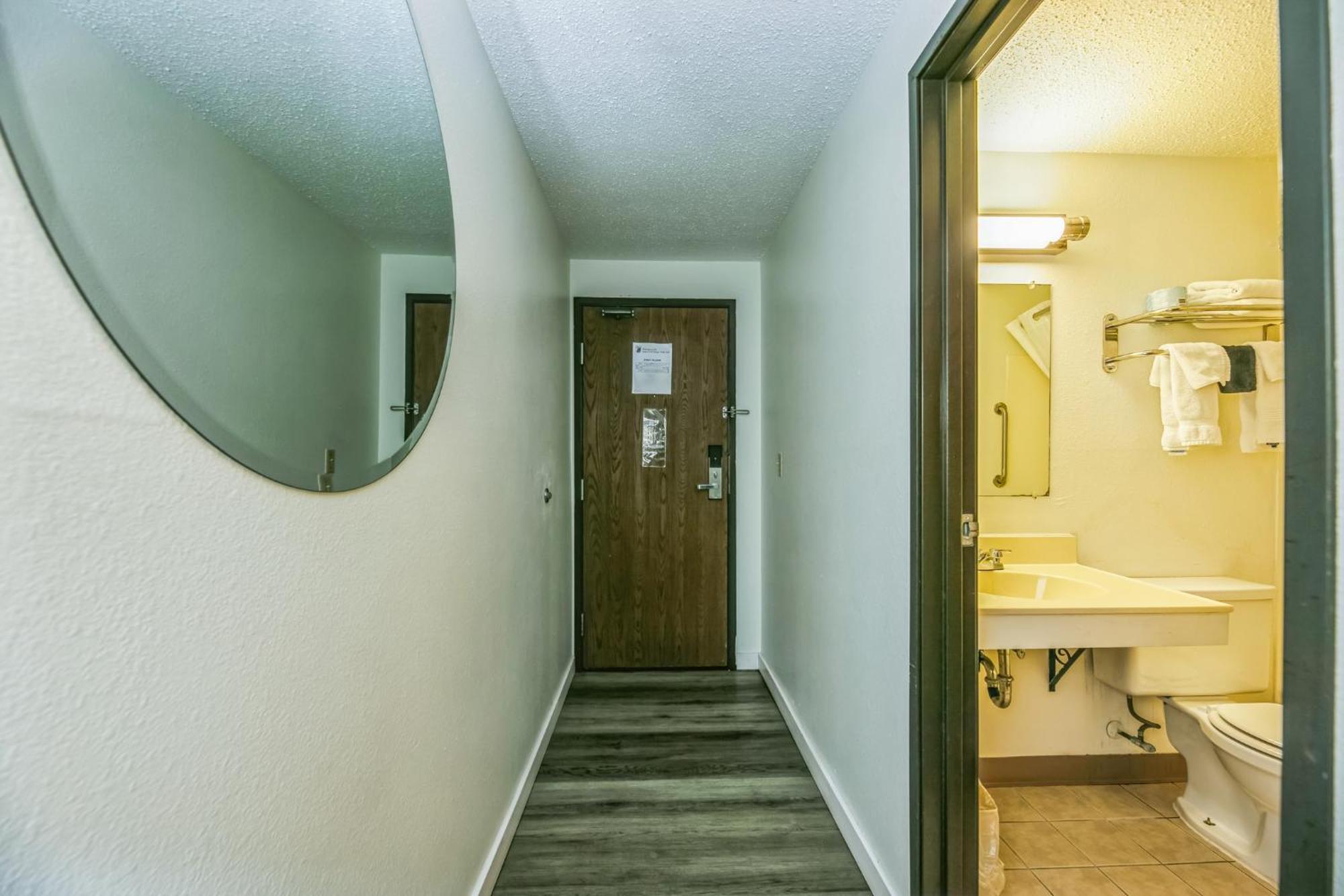 Hotel 8 Fergus Falls Bagian luar foto