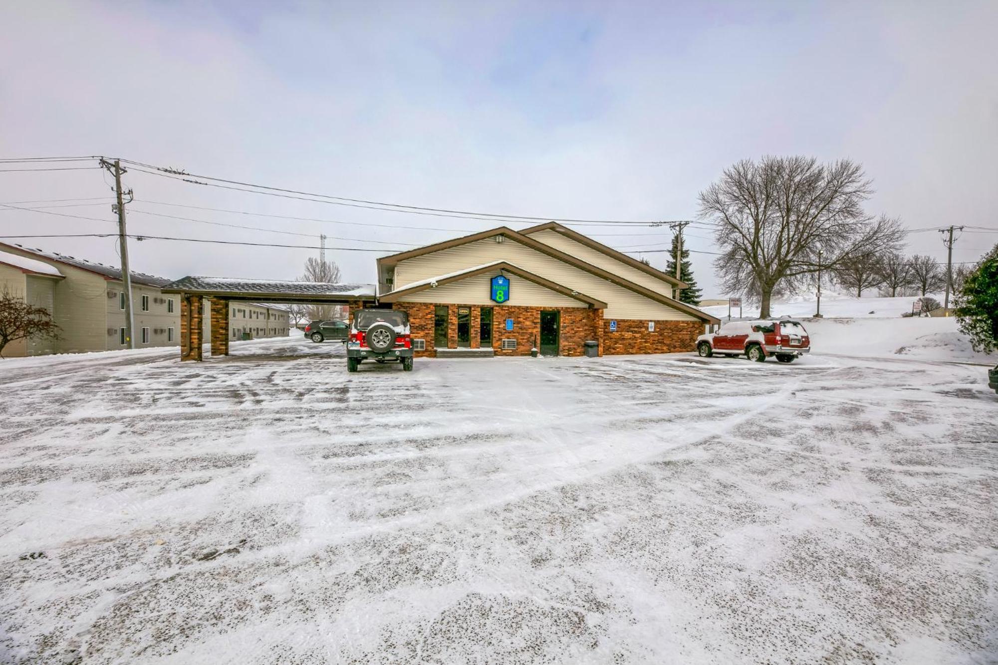 Hotel 8 Fergus Falls Bagian luar foto